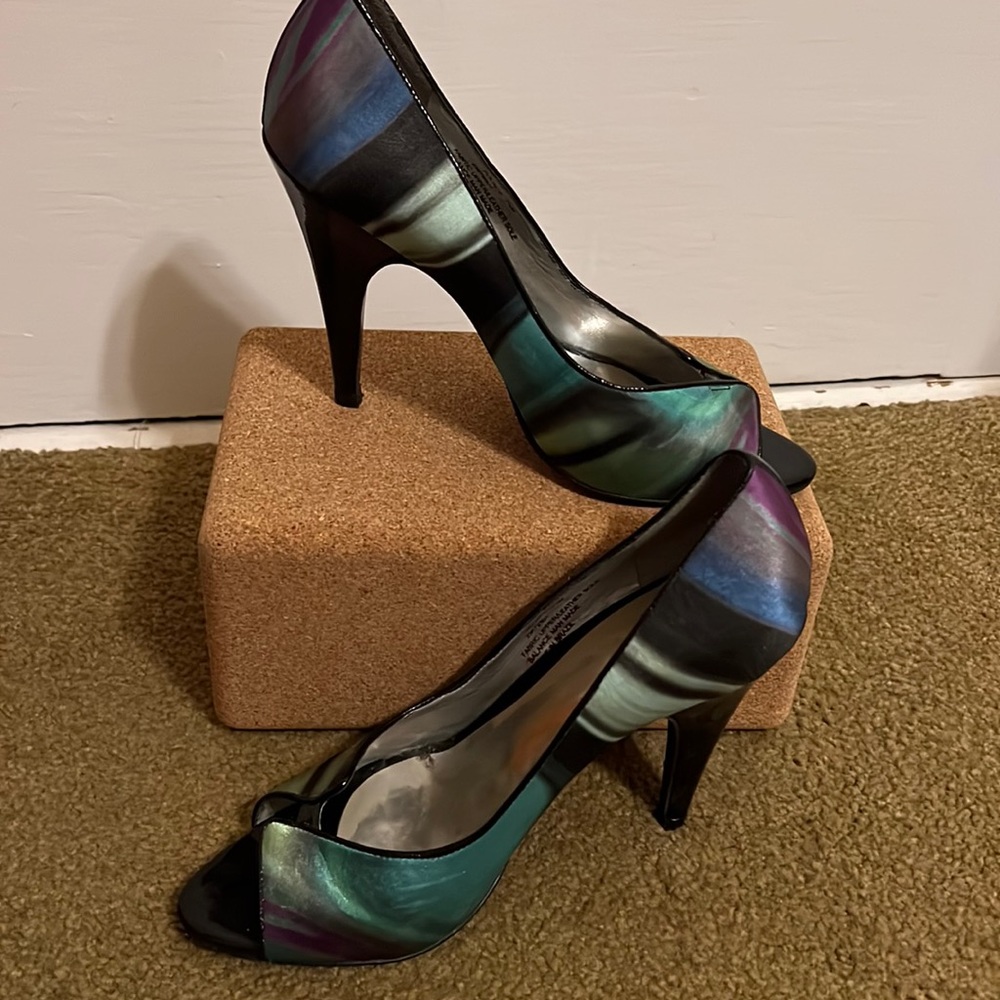 Carlos Santana 7.5 Peep Toe Heels